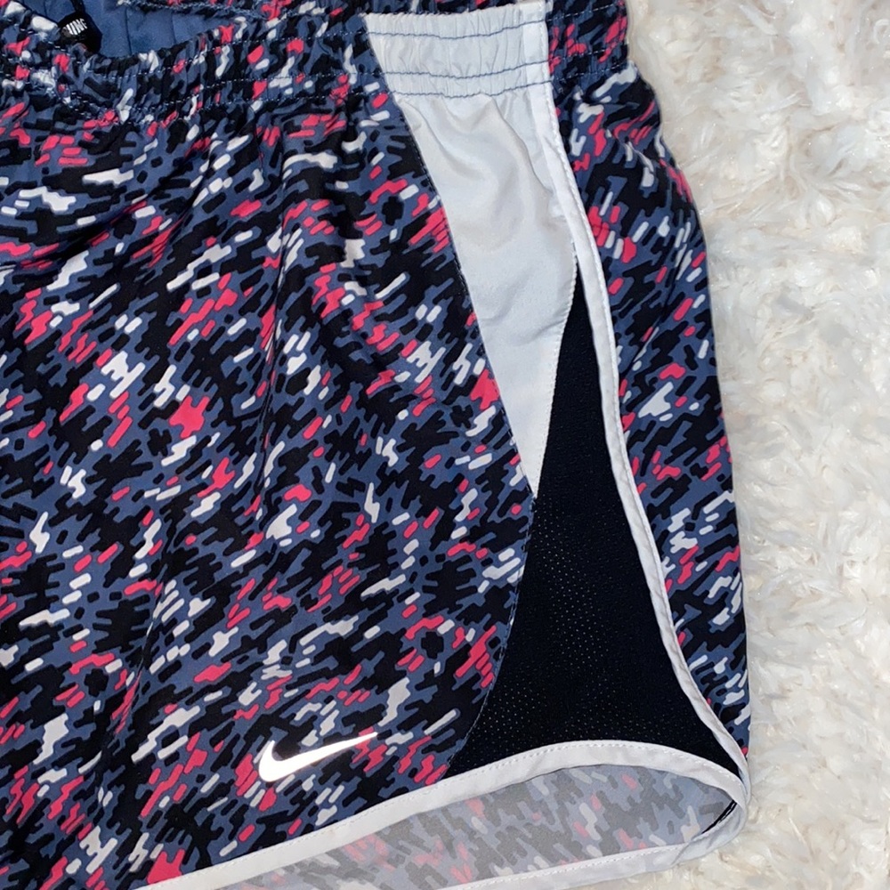 Nike Shorts - Picture 2 of 7